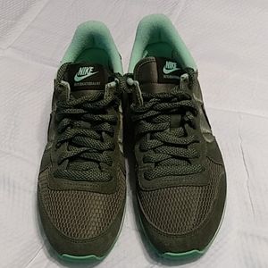 Nike Internationalist Women's running 6.5 shoes